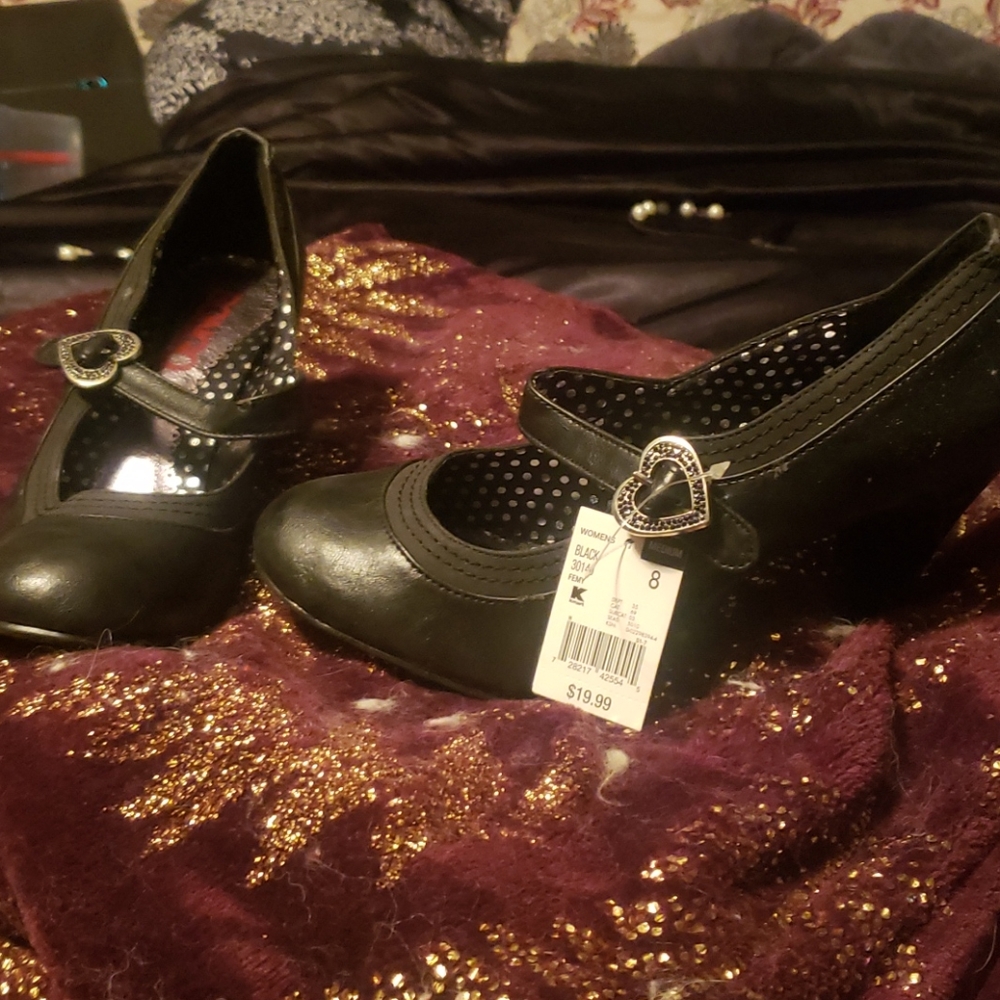 Shoes - Picture 8 of 13